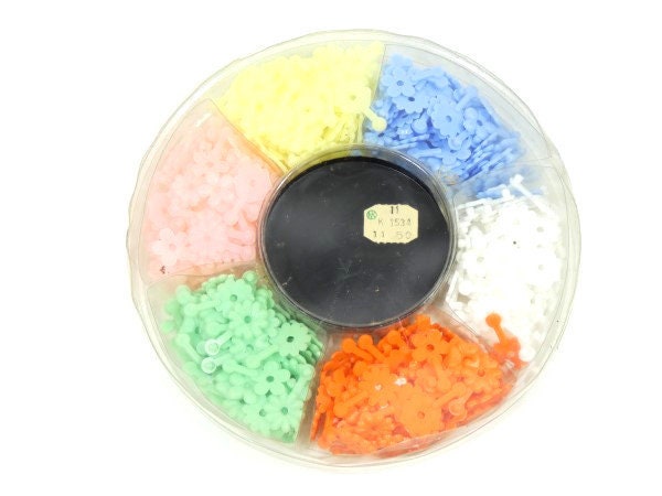 Vintage Kunststoff Blumen Armband Clip Auf Halskette Schmuck von MinasTreasureChest