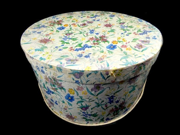 Vintage Off White Blumen Hut Box Retro Design Floral von MinasTreasureChest