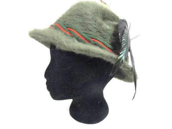 Vintage Unisex Dunkelgrün Angora Hut Mit Federn Made in West Deutschland von MinasTreasureChest