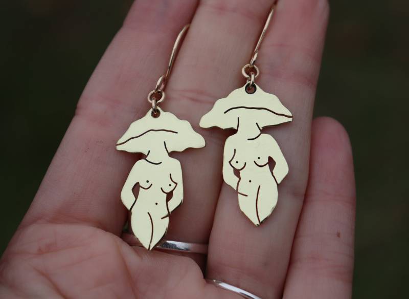 Handgemachte Messing-Pilz Göttinnen Dame Ohrringe Von Mindful Adornment - Natur Inspiriert Schmuck, Verspielte Ohrringe, Bester Freund Handgemachte Messing-Pilz Göttinnen Dame Ohrringe Von Mindful Adornment - Natur Inspiriert Schmuck, Verspielte Ohrringe, Bester Freund von MindfulAdornment