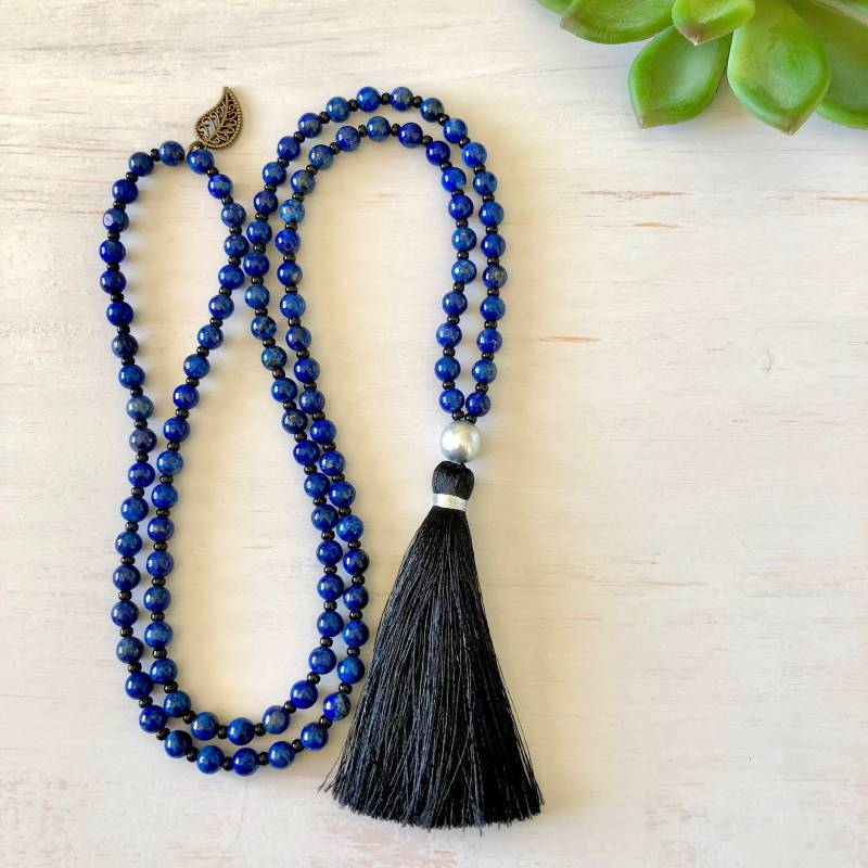 Intuition Mala ~ 108 Perlen Halskette; Lapislazuli Edelsteine & Schwarze Seide Quaste. Folgen Sie Ihrer Intuition Intuition Mala ~ 108 Perlen Halskette; Lapislazuli Edelsteine & Schwarze Seide Quaste. Folgen Sie Ihrer Intuition von MindfulAdornments
