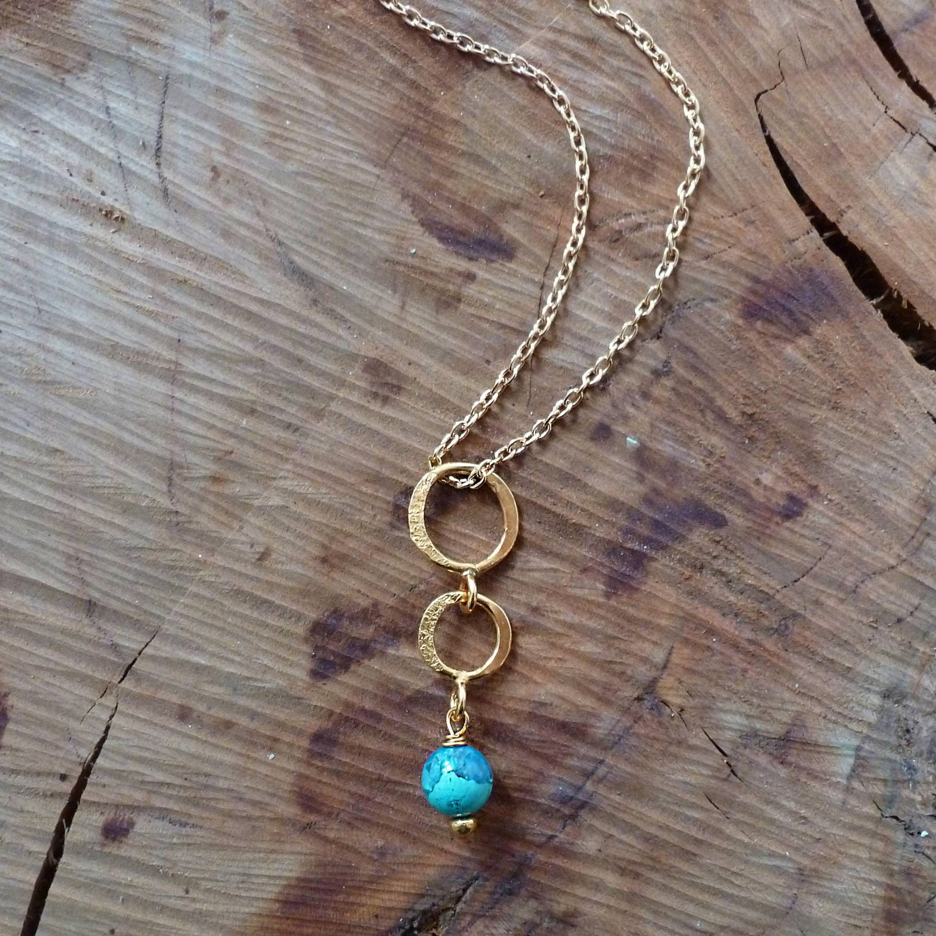 Türkisfarbenes Beet Und Strukturierte Ringkette Türkisfarbenes Beet Und Strukturierte Ringkette von Mineraliaboutique