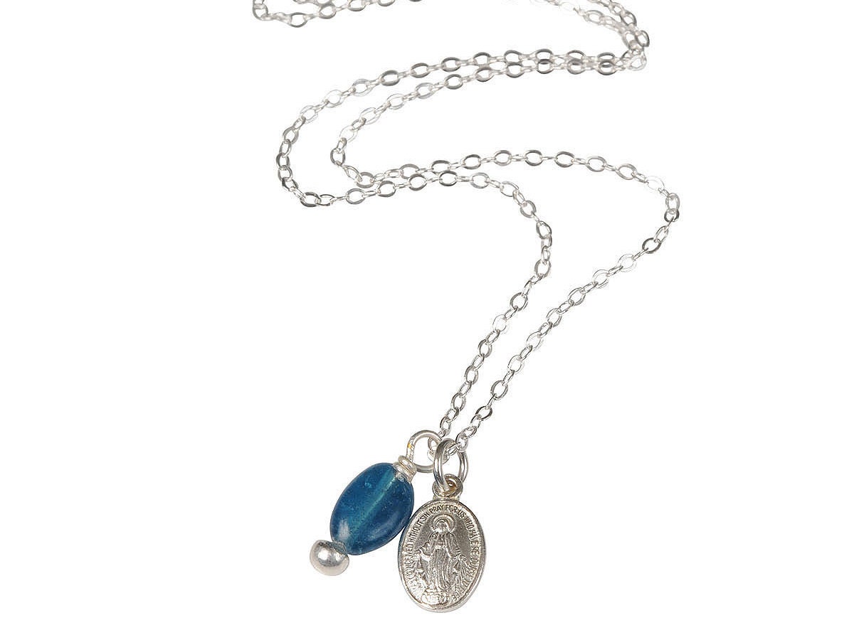 sterling Silber Mary Medaille Halskette Winziger Apatit Edelstein, Religiöser Schmuck sterling Silber Mary Medaille Halskette Winziger Apatit Edelstein, Religiöser Schmuck von Mineraliaboutique