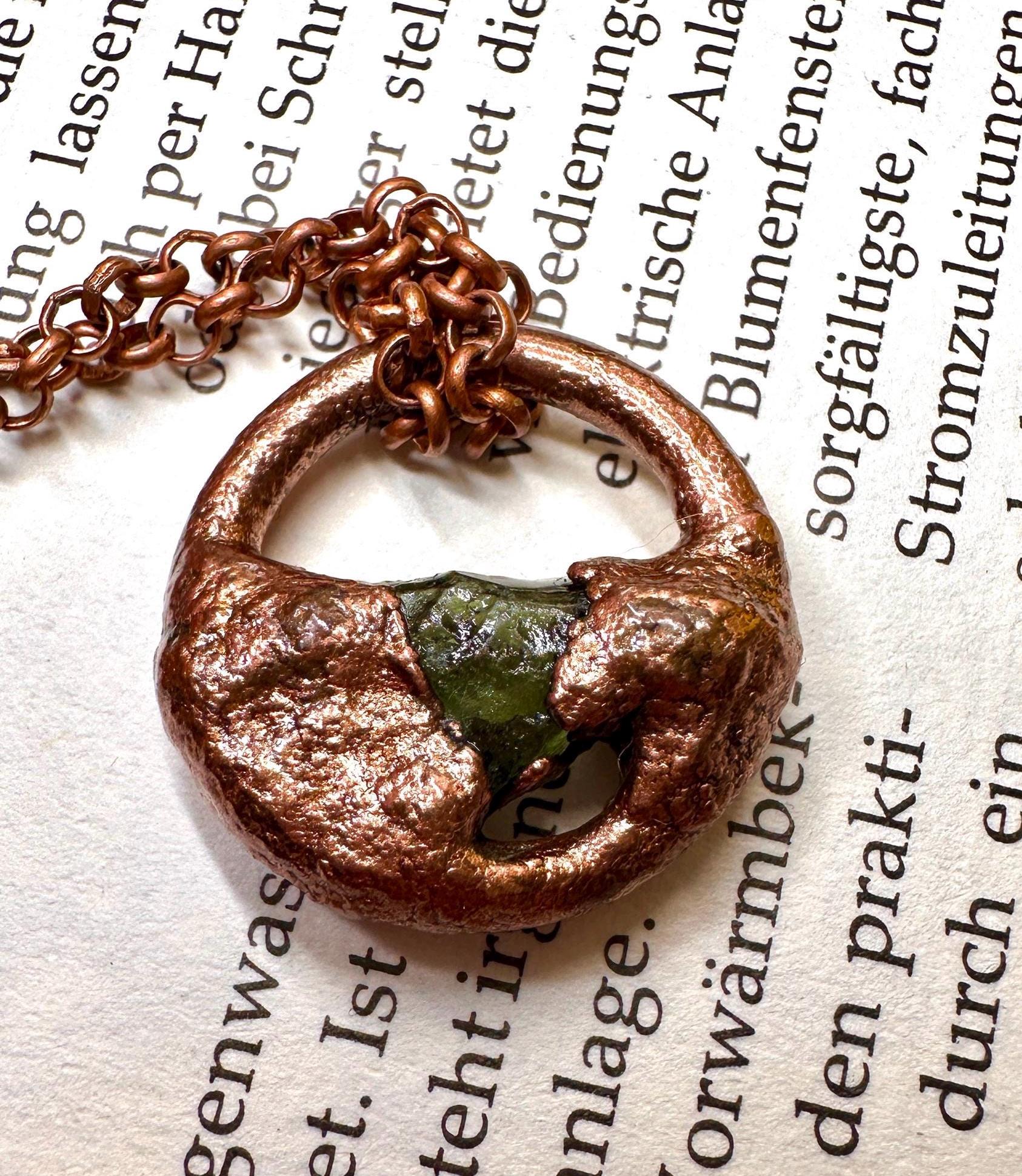 Echter Premium Moldavit Anhänger/Tektit Impaktit Meteoriten Glas Edelstein Mineralien Heilstein Kupferguss Fassung Handarbeit von MineralienVitrine2