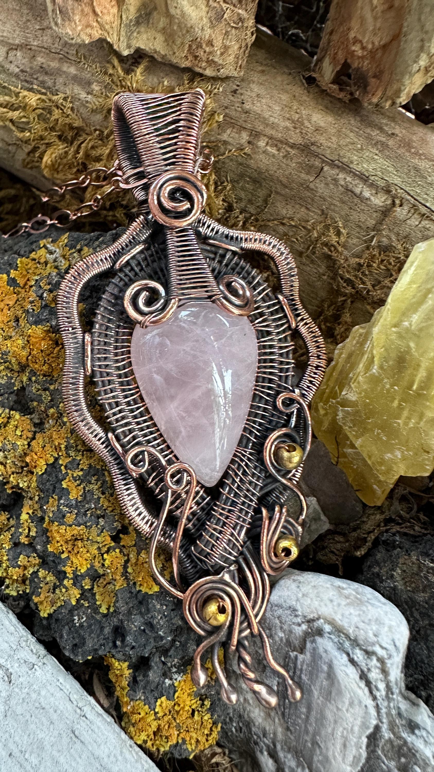 Premium Rosenquarz Cabochon Kristall Anhänger/Edelstein Mineralien Heilstein Kupfer Makramee Draht Schmuck Mit Kette von MineralienVitrine2