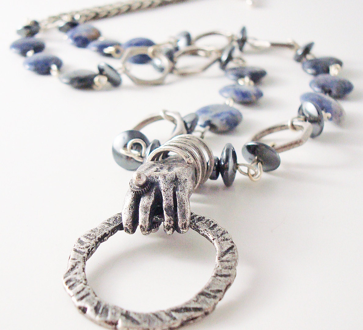 Handgefertigte Sodalith Hämatit Kette Anhänger, 56 cm Länge Handgefertigte Sodalith Hämatit Kette Anhänger, 56 cm Länge von MineralistJewelry