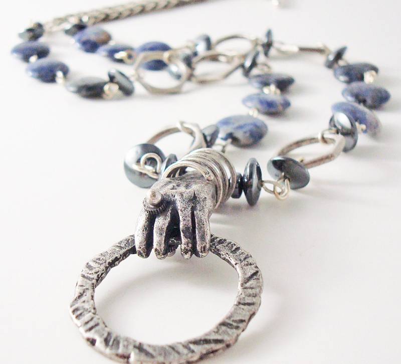 Handgefertigte Sodalith Hämatit Kette Anhänger, 56 cm Länge Handgefertigte Sodalith Hämatit Kette Anhänger, 56 cm Länge von MineralistJewelry