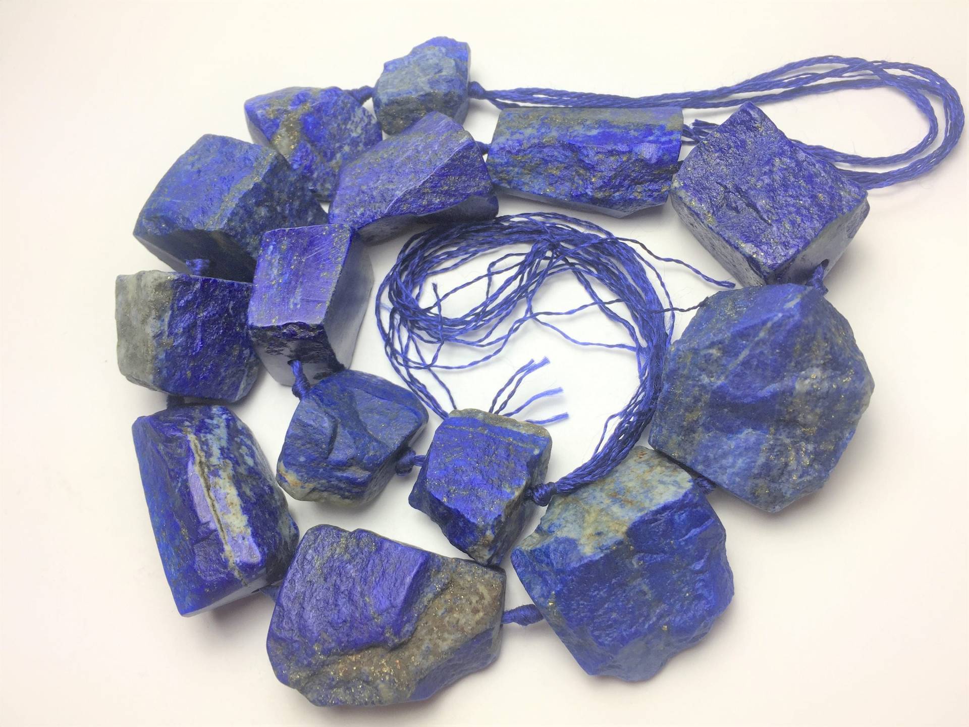 16" Chunky 700 Gramm Natürlichen Hamme Geschnitten Lapislazuli Perlen Strang Kette Afghanistan 16" Chunky 700 Gramm Natürlichen Hamme Geschnitten Lapislazuli Perlen Strang Kette Afghanistan von Mines2Markets