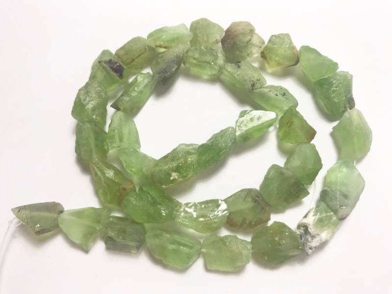 16 "Hammer Cut Top Apple Green Color Natural Peridot Olivine Forestrite Perlen Strand Pakistan von Mines2Markets