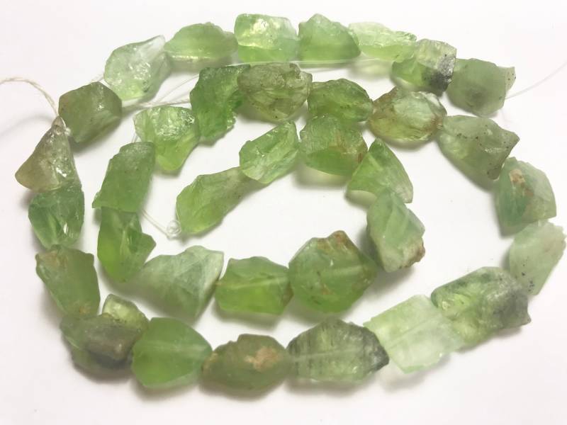16 "Hammer Cut Top Apple Green Color Natural Peridot Olivine Forestrite Perlen Strand Pakistan von Mines2Markets