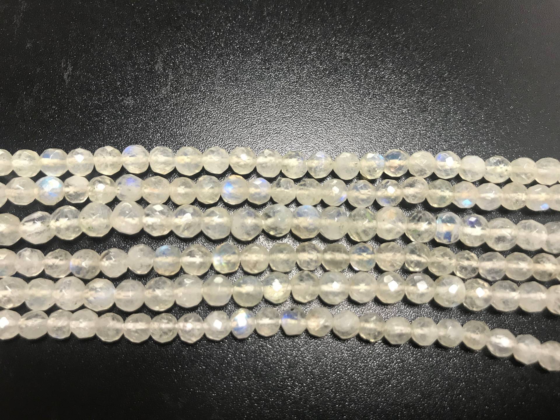 High Quality Grade A Natural Rainbow Mondstein Halb-Edelstein-Edelsteinperlen-4mm, Approx 16 "strand von Mines2Markets