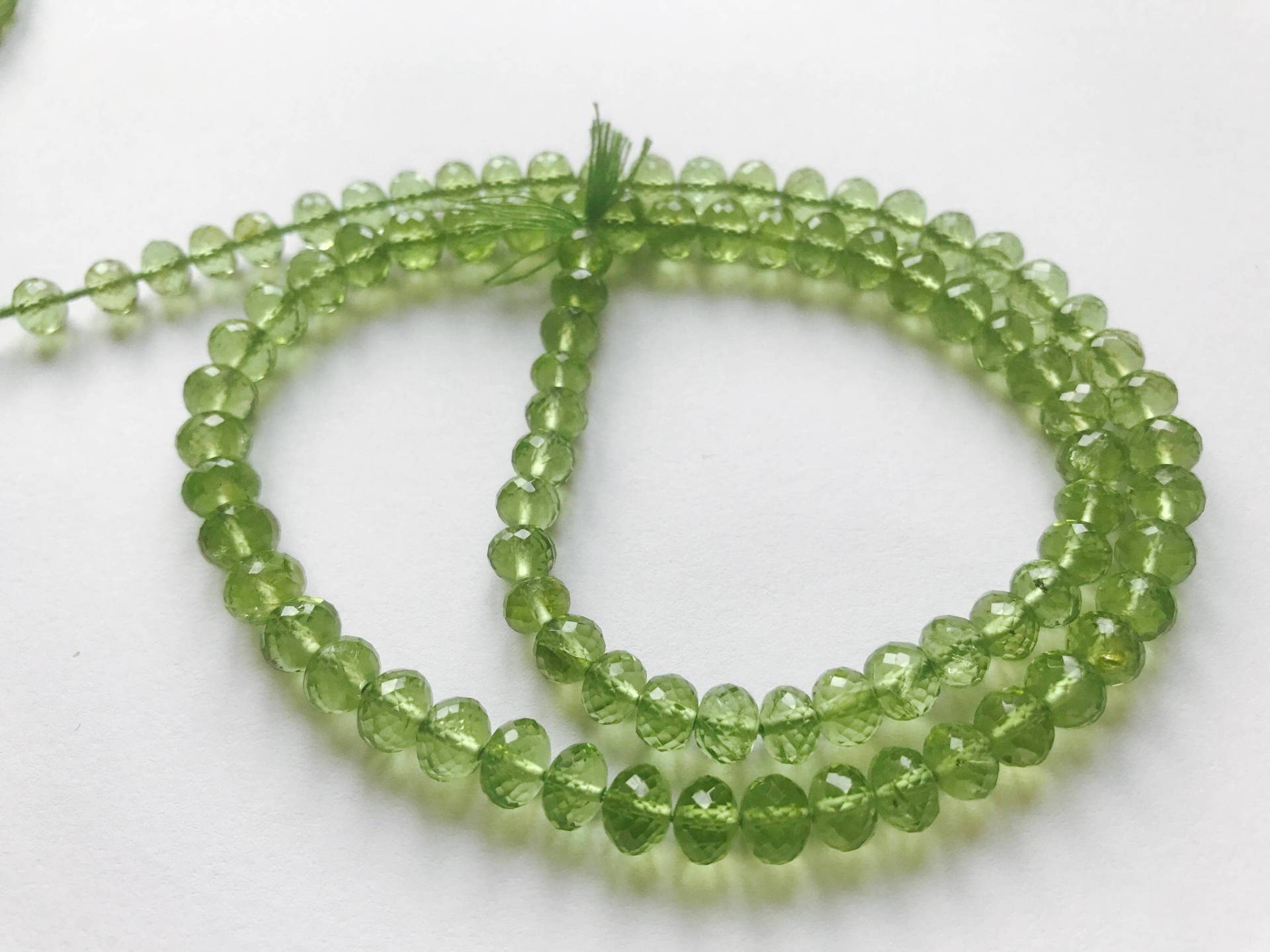 Verkauf 125Ct Atemberaubende Hand Poliert Peridot Beadsstrand Pakistan Verkauf 125Ct Atemberaubende Hand Poliert Peridot Beadsstrand Pakistan von Mines2Markets