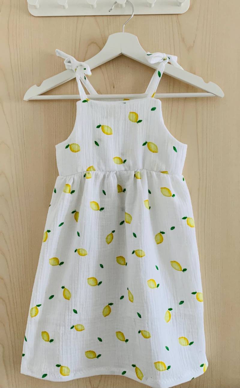 Trägerkleid Musselinkleid Kirsche Zitrone Gr. 80-134 Sommerkleid Kleid Für Mädchen Musselin Sommer von MinesTextildesign