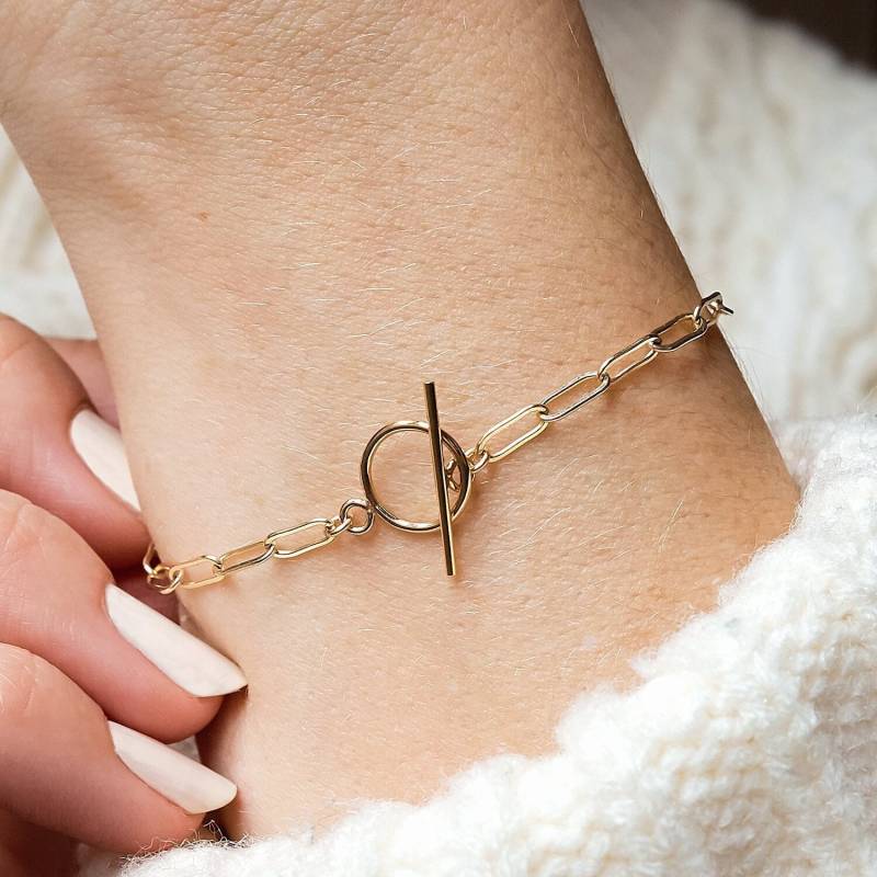 Paperclip Armband Mit Knebelverschluss in 14K Gold Fill von MinettaJewellery