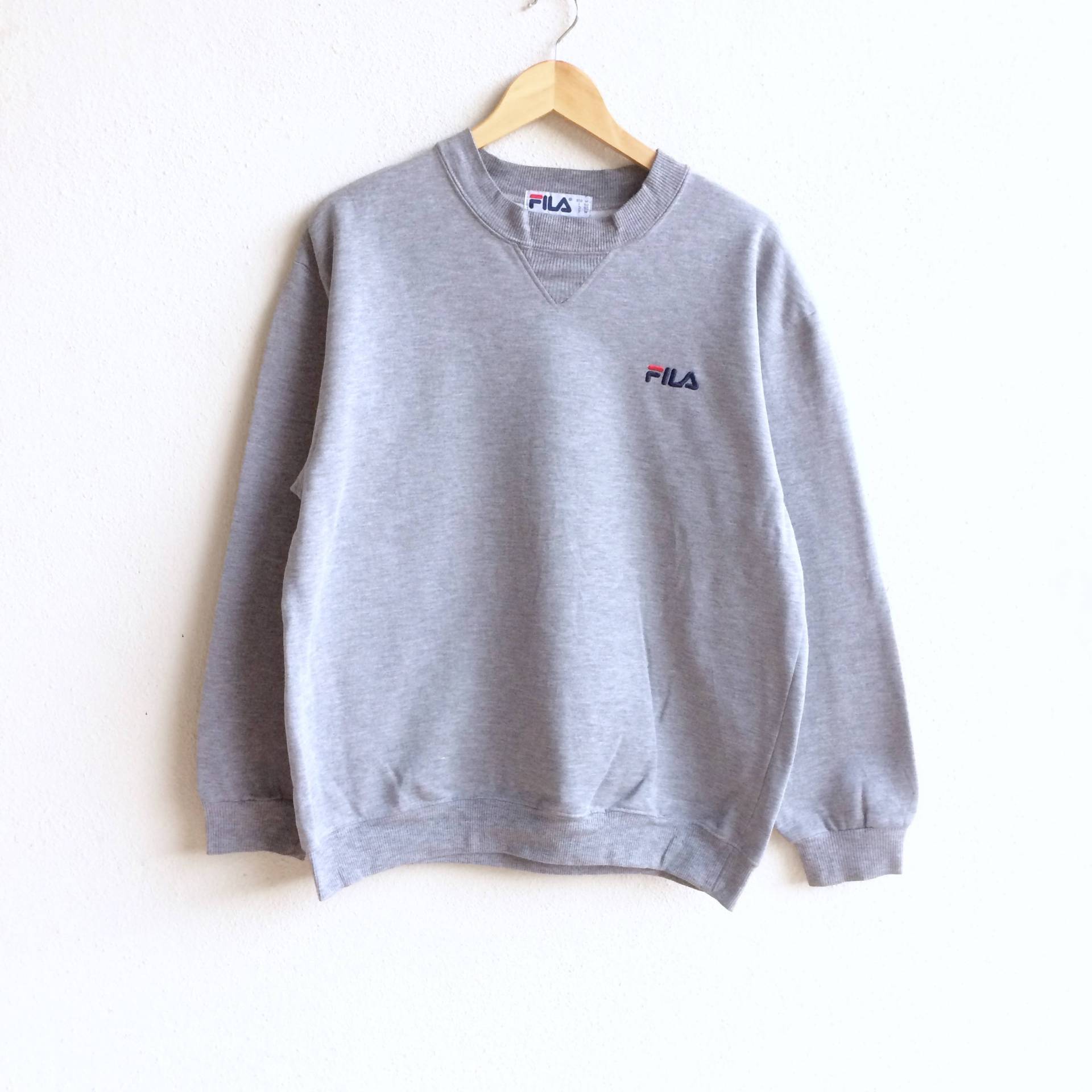 Biella Italia Vintage Fila Italia Embroidery Kleines Logo Sweatshirt Grau Farbe Mittlerer Größe von MingsVintageStore
