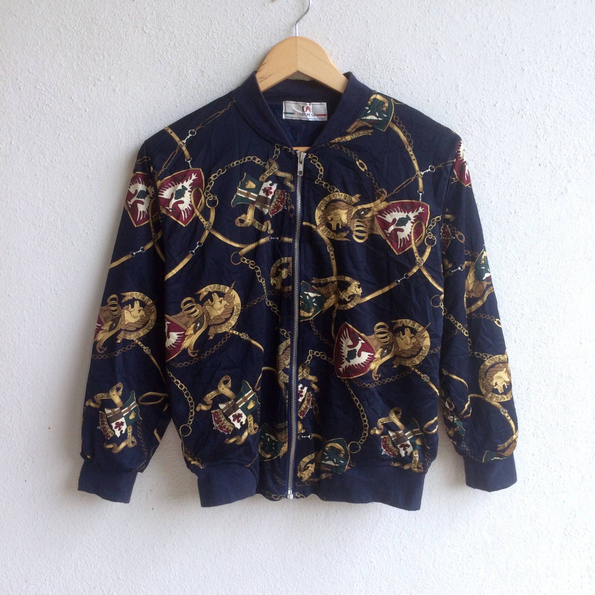 Selten Vintage Lacifonelli Gold Kette Voll Reißverschluss Bomber Seidenjacke Fullprint Small Size von MingsVintageStore