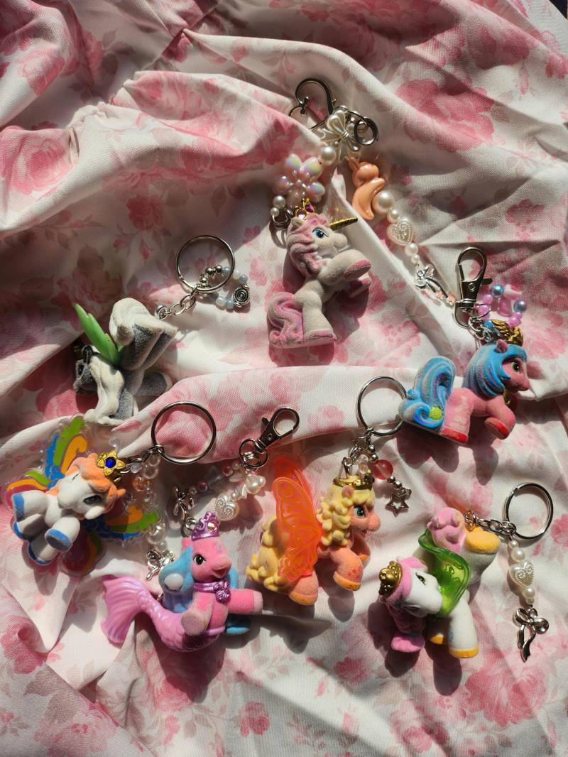 Handgemachte Filly Vintage Schlüsselanhänger von MiniCharmStudios
