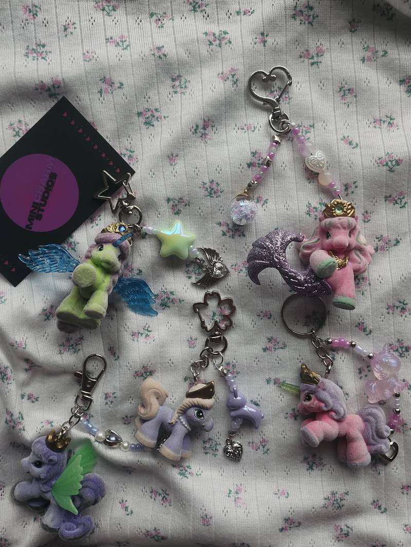 Handgemachte Filly Vintage Schlüsselanhänger von MiniCharmStudios