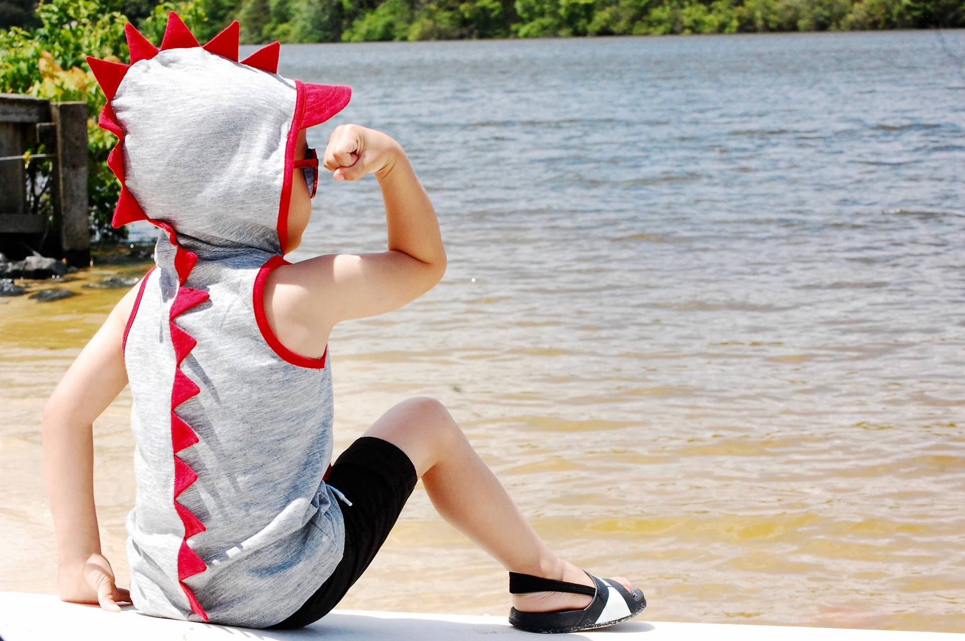 2 T 18-24 Monate Grau Heide Rot Spike T Rex Dino Tank Hoodie, Baby Dino, Drachen Anzieh Trex, Geburtstag Junge Outfit von MiniJiji