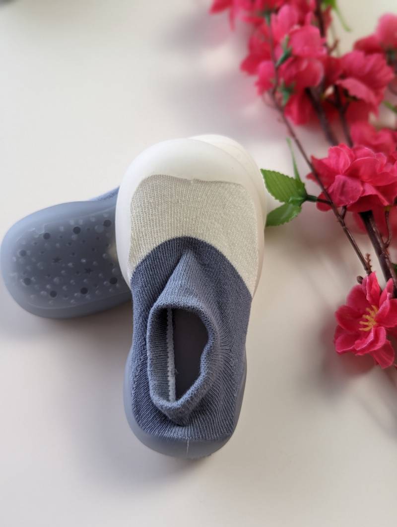 Kinderhaussschuhe - Flexibel & Bequem Gummisohle Socken Lauflernschuhe von MiniMayShopDE