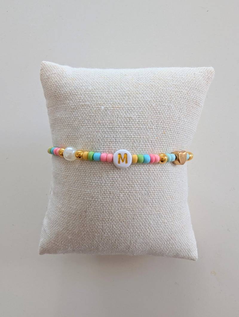 Perlenarmband Personalisierbar | Smiley Armband Bunte Perlen Gummiband Mit Initialen von MiniMayShopDE