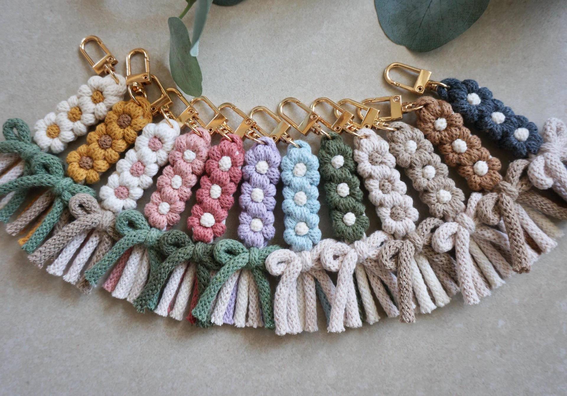 Macrame Keychain, Makramee Schlüsselanhänger, Flower Keyring, Handmade Keyring, Gift Idea, Kleines Geschenk, Keychain, Christmas von MiniMinaShop