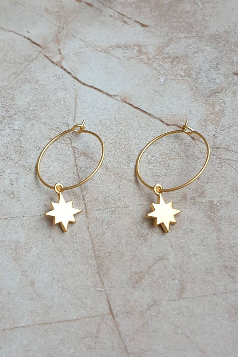 Ein Paar 14K Vergoldete Nordstern Charm Creolen | Handgemachte Polaris Ohrringe Im Boho Stil von MiniMoonDesign