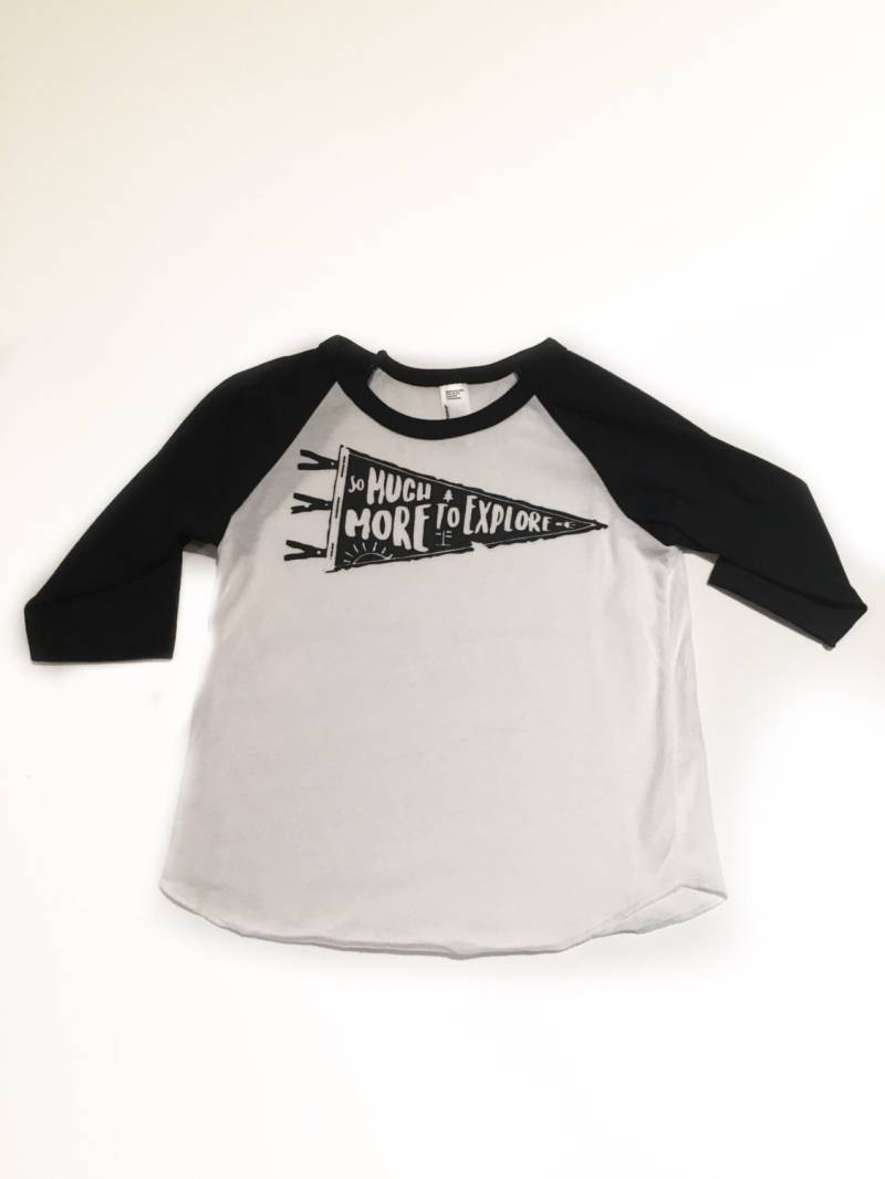 Mini Seele So Viel Mehr Zu Erkunden Raglan Mini Seele So Viel Mehr Zu Erkunden Raglan von MiniSouls