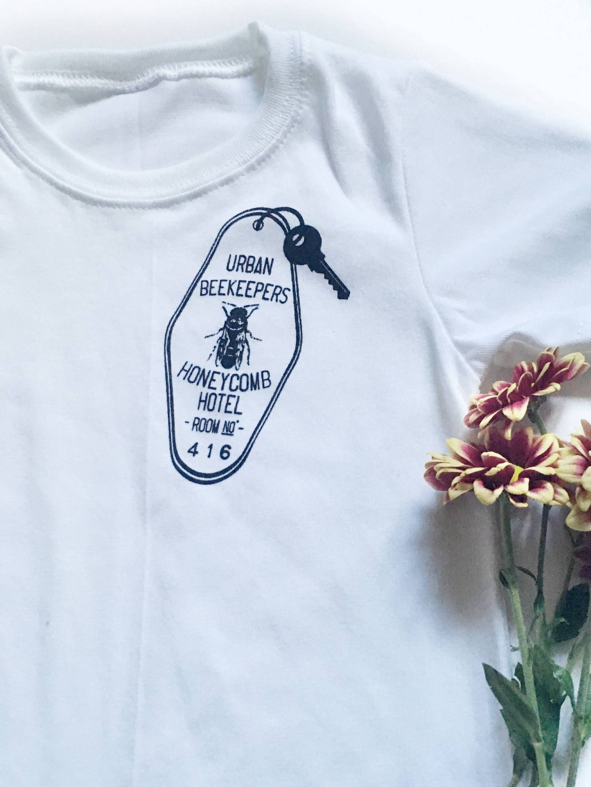 Mini Souls "Bee Keeper' T-Shirt Mini Souls "Bee Keeper' T-Shirt von MiniSouls