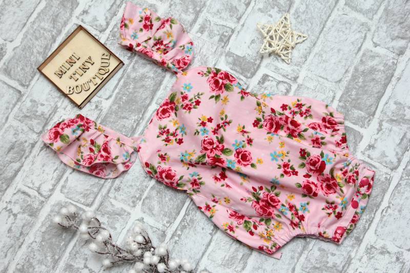 Floral Baby Mädchen Strampler/Rüschen Po Trägerkleid Bubble Romper Baumwolle Baby-Dusche-Geschenk Pink-Rot von MiniTinyBoutique