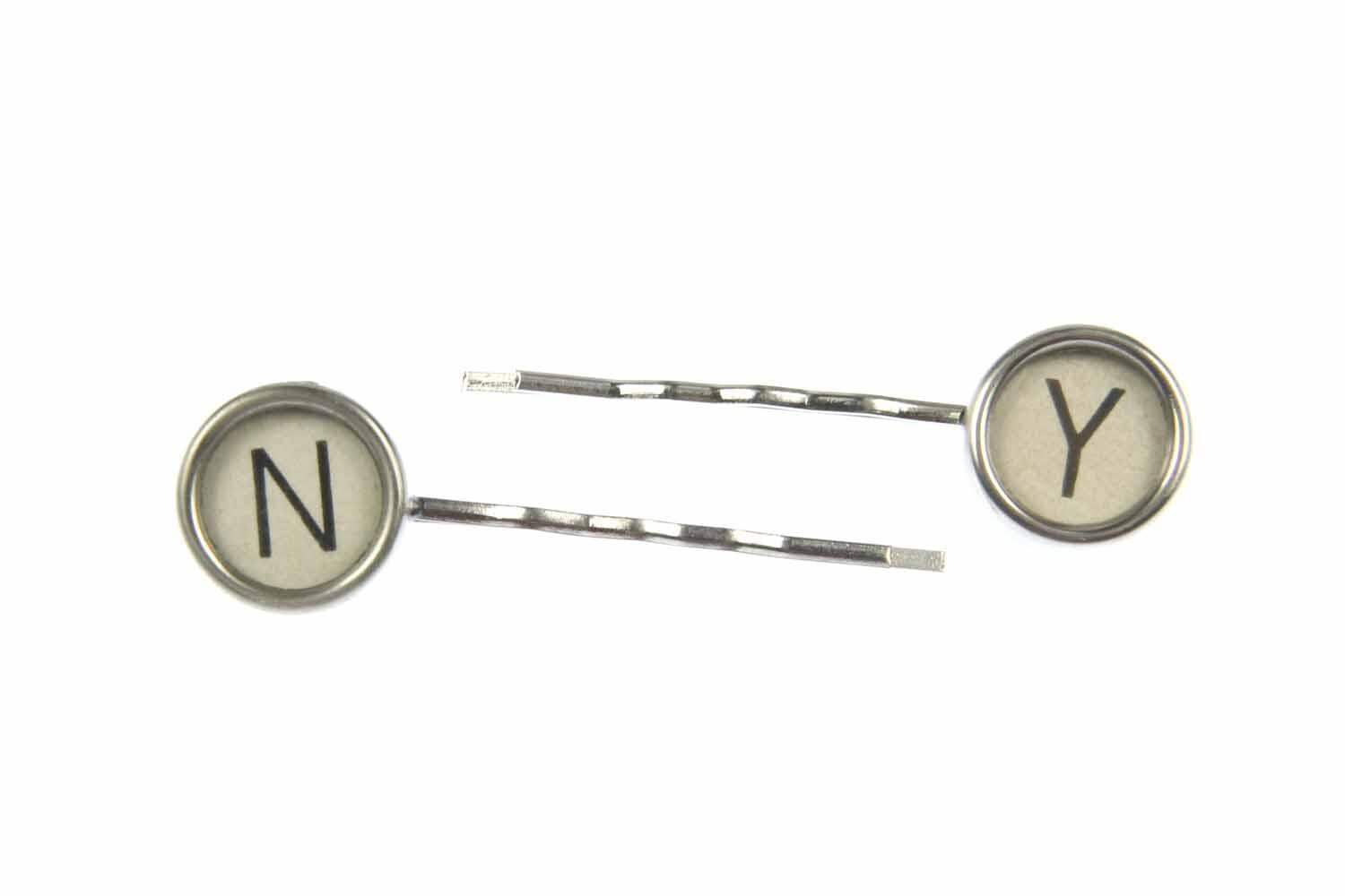 2 Schreibmaschinentaste Haarspange Haarnadel Wunschbuchstabe Abc Buchstabe Weiß von Miniblings