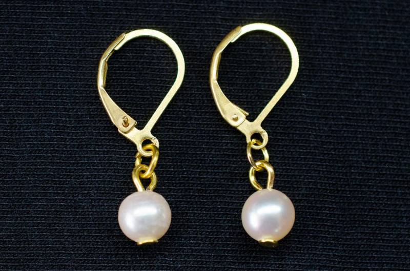 Echte Perlen Ohrringe Hänger Zuchtperle Weiß Vergoldet Geschlossener Verschluss von Miniblings