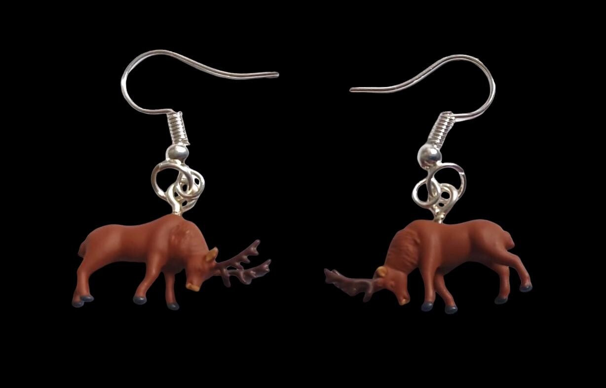 Hirsch Ohrringe Hirschohrringe Damwild Wald Jäger Geweih Nach Unten Schauend von Miniblings