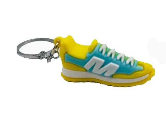 Turnschuhe Schlüsselanhänger Miniblings Anhänger Sneaker Schuhe Farbmix Bunt Turnschuhe Schlüsselanhänger Miniblings Anhänger Sneaker Schuhe Farbmix Bunt von Miniblings