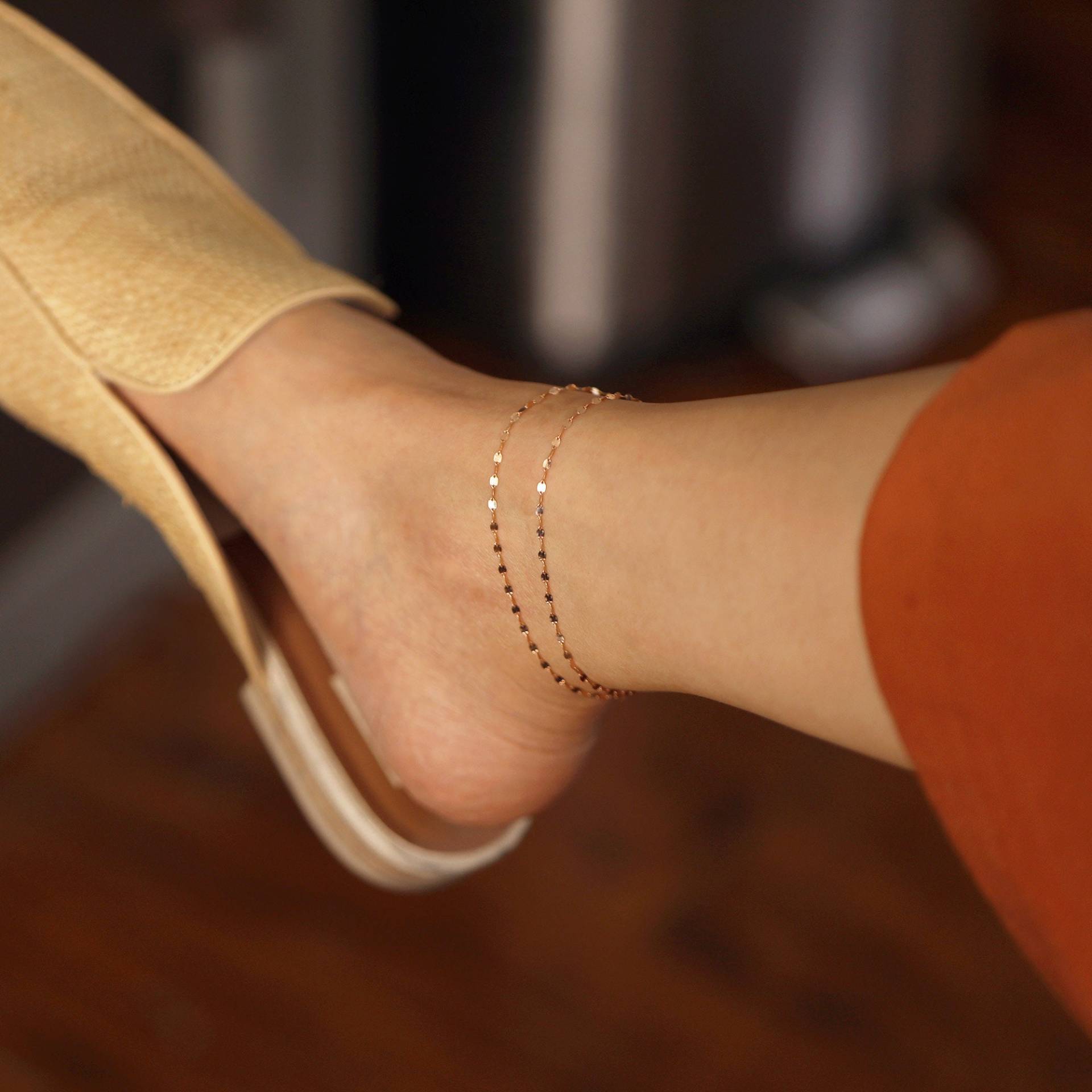 14K Doppelstrang Glitter Kette Fußkettchen, Gold Fußkette, Flache Gliederkette Massiv Fußkette von MinimalAllure