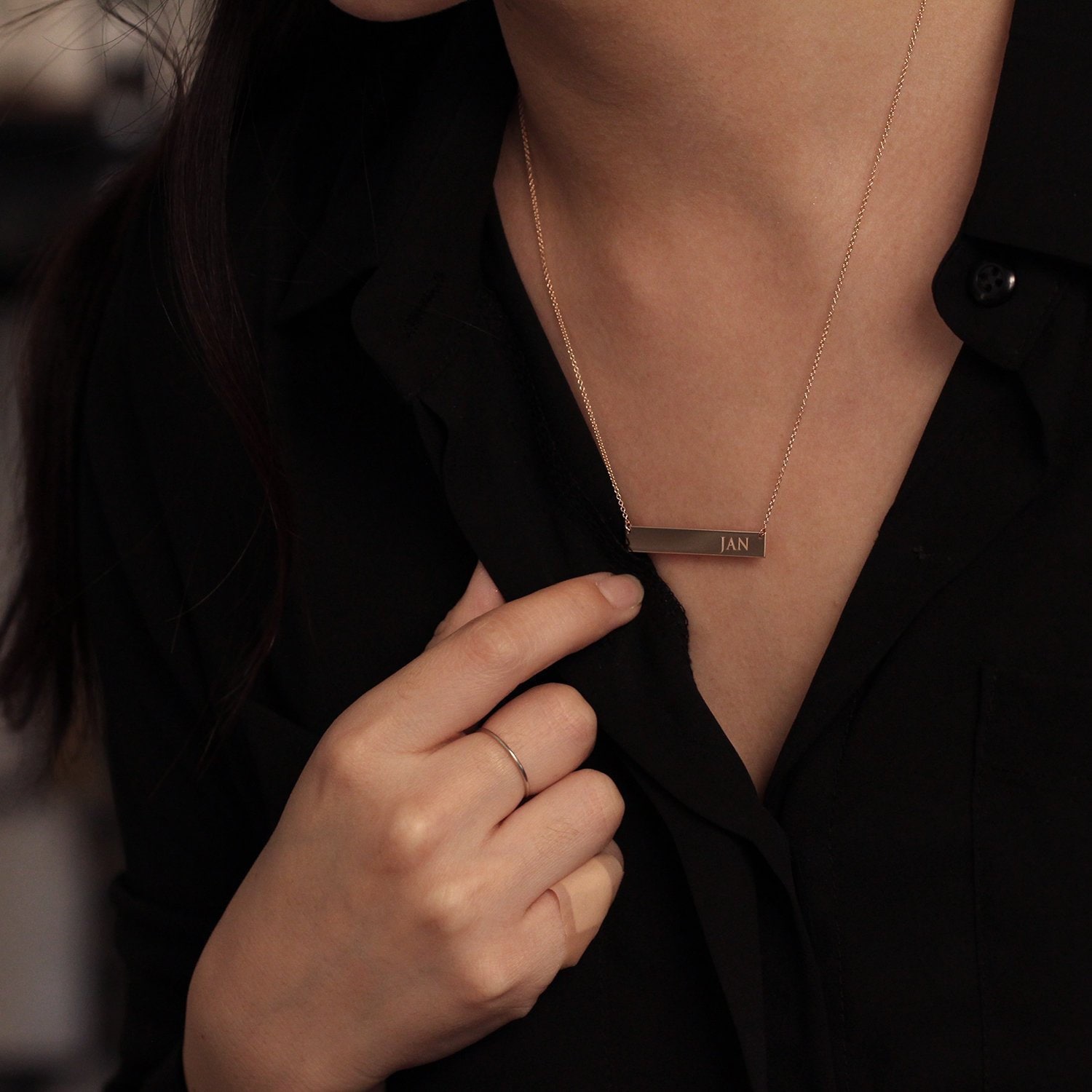 14K Namenskette, Goldbarren-Halskette, Personalisierte Gravurhalskette, Erste Halskette, Namensanhänger, Nachrichtenhalskette, Freie Gravur von MinimalAllure