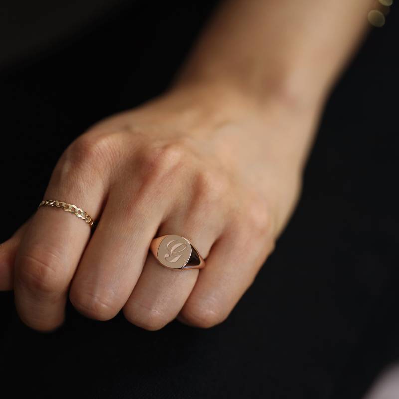Anfangssiegelring, 14K, 18K Gold Minimalist Siegelring, Buchstabe Monogramm Kostenlose Gravur von MinimalAllure