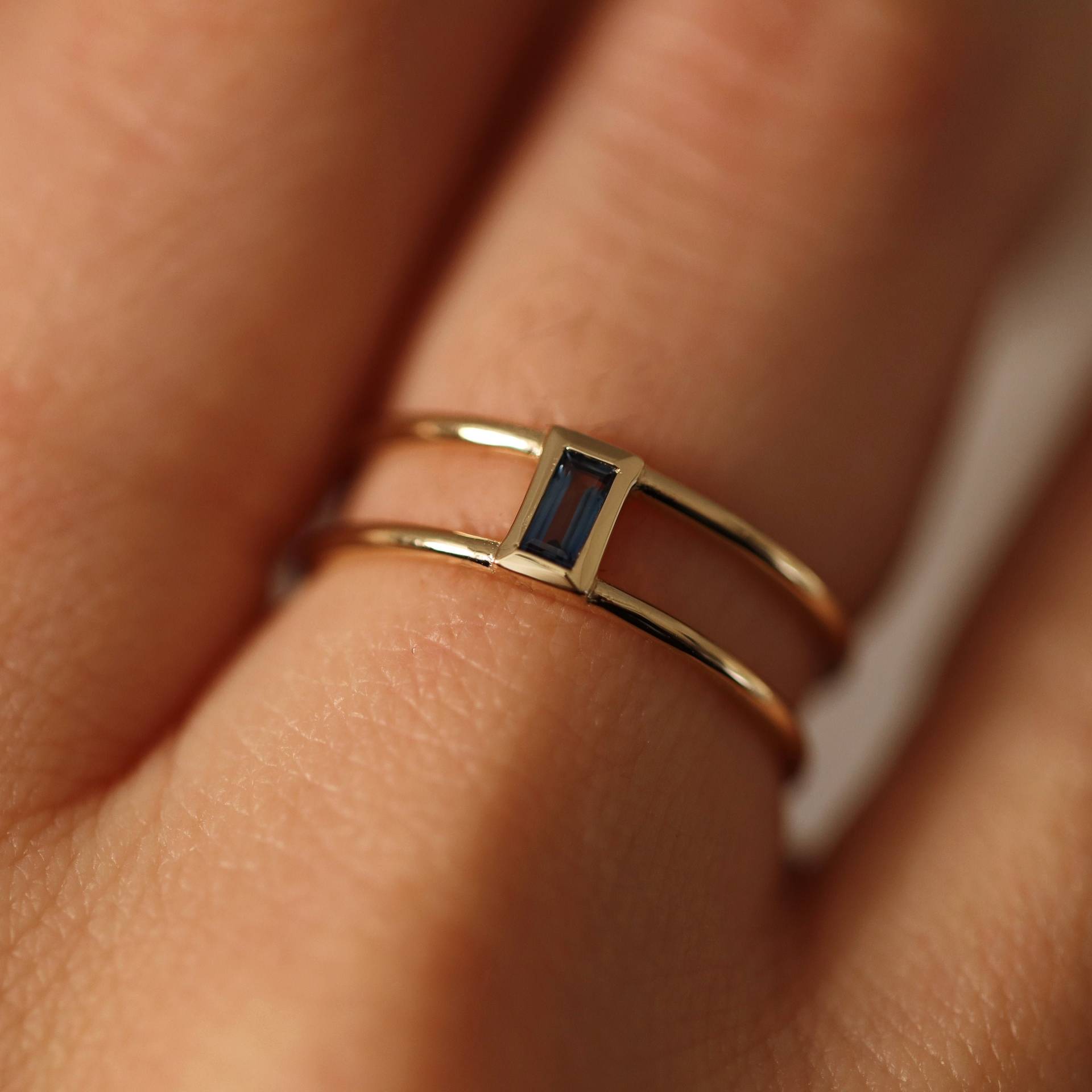 Blauer Saphir Ring, Doppelband Im Baguetteschliff, 14K Natürliche Band, Ehering, Natürlicher Geburtsstein Ring von MinimalAllure