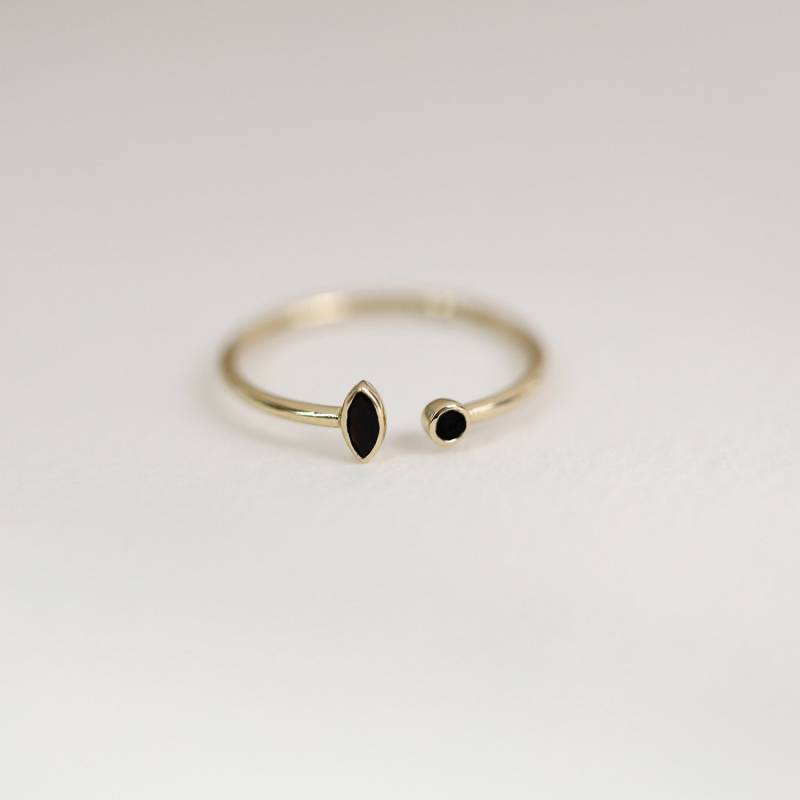 Onyx Ring Band, Verlobungsring Ehering, 14K Massiv Gold Einzigartige Offene Ring, Stapelbare Ringe von MinimalAllure
