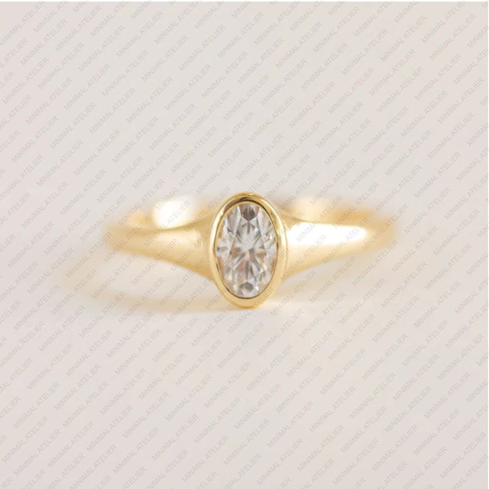 Ovaler Form Lab Grown Diamant Ring, Solider 14K Gold Solitär Lünette Set Moissanite Ehering, Einzelner Versprechen von MinimalAtelier