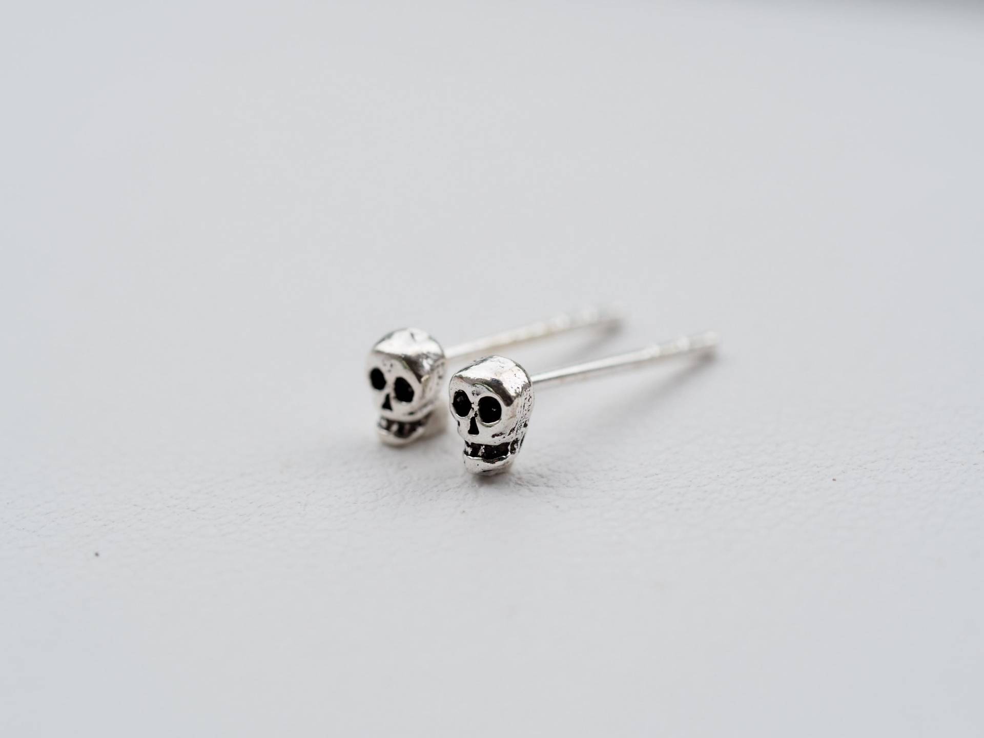 925 Silber Totenkopf Ohrstecker 3 Mm Minimalist Schmuck 925 Silber Totenkopf Ohrstecker 3 Mm Minimalist Schmuck von MinimalJewelrybyJK