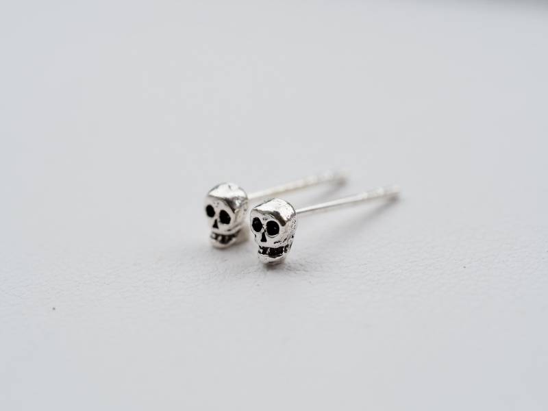 925 Silber Totenkopf Ohrstecker 3 Mm Minimalist Schmuck 925 Silber Totenkopf Ohrstecker 3 Mm Minimalist Schmuck von MinimalJewelrybyJK