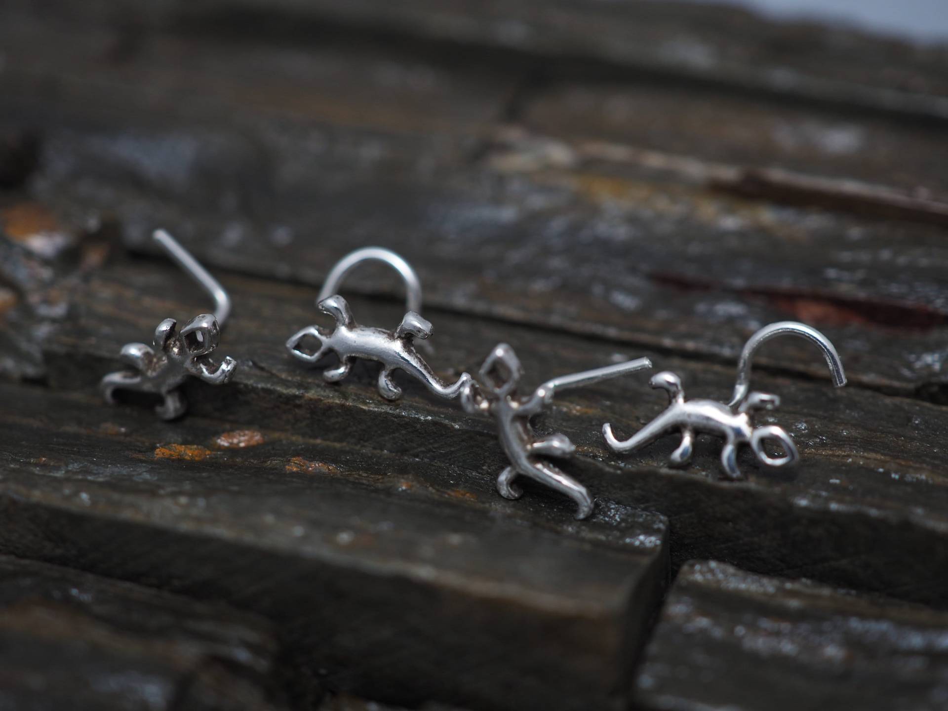 Eidechse Nasenstecker Winziger Gecko, Sterlingsilber Piercing Eidechse Nasenstecker Winziger Gecko, Sterlingsilber Piercing von MinimalJewelrybyJK