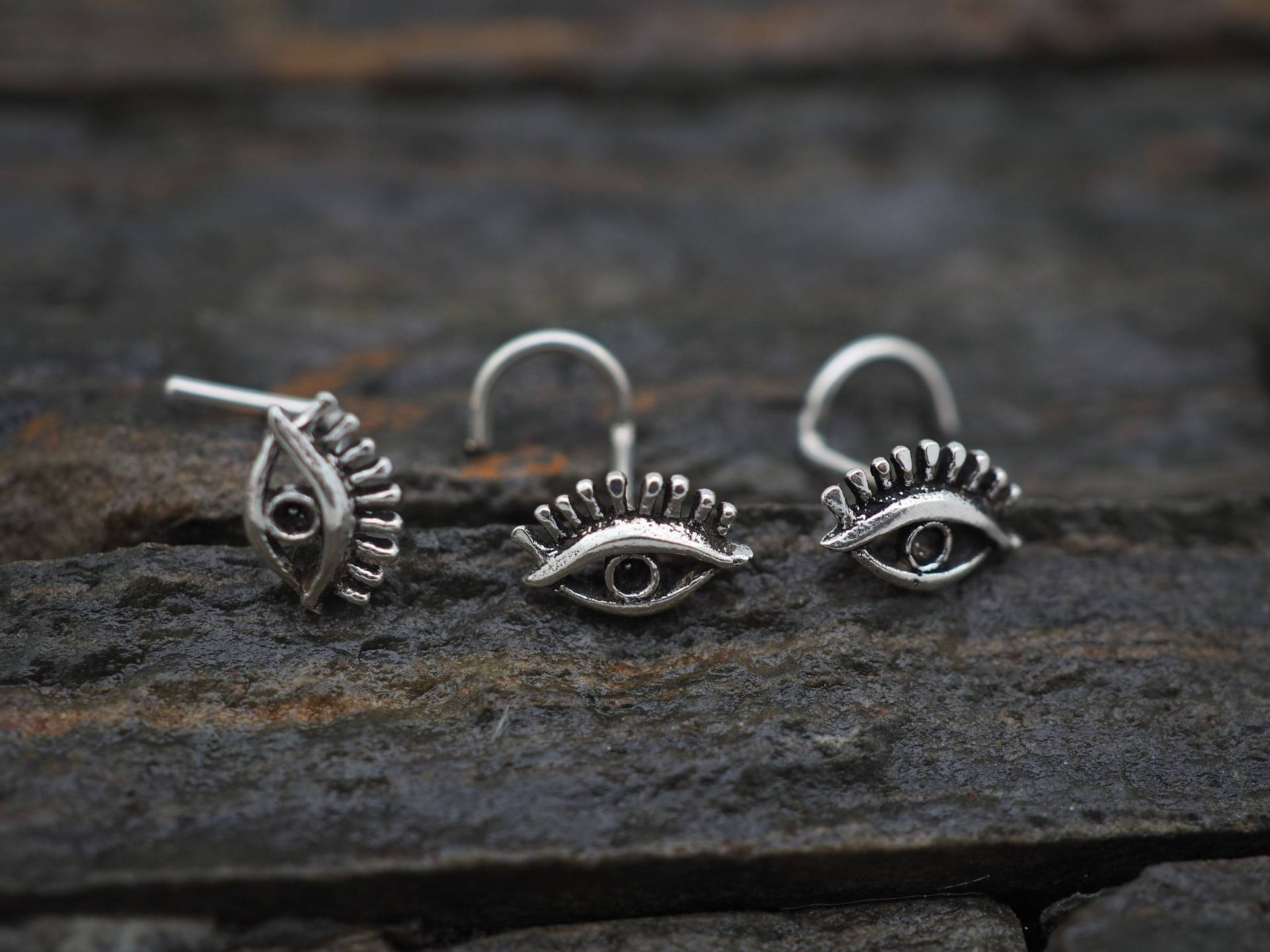 Evil Eye Nasenstecker Aus Oxidiertem Sterlingsilber - 18G/20G Evil Eye Nasenstecker Aus Oxidiertem Sterlingsilber - 18G/20G von MinimalJewelrybyJK
