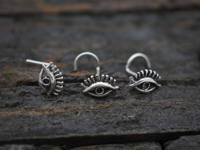 Evil Eye Nasenstecker Aus Oxidiertem Sterlingsilber - 18G/20G Evil Eye Nasenstecker Aus Oxidiertem Sterlingsilber - 18G/20G von MinimalJewelrybyJK