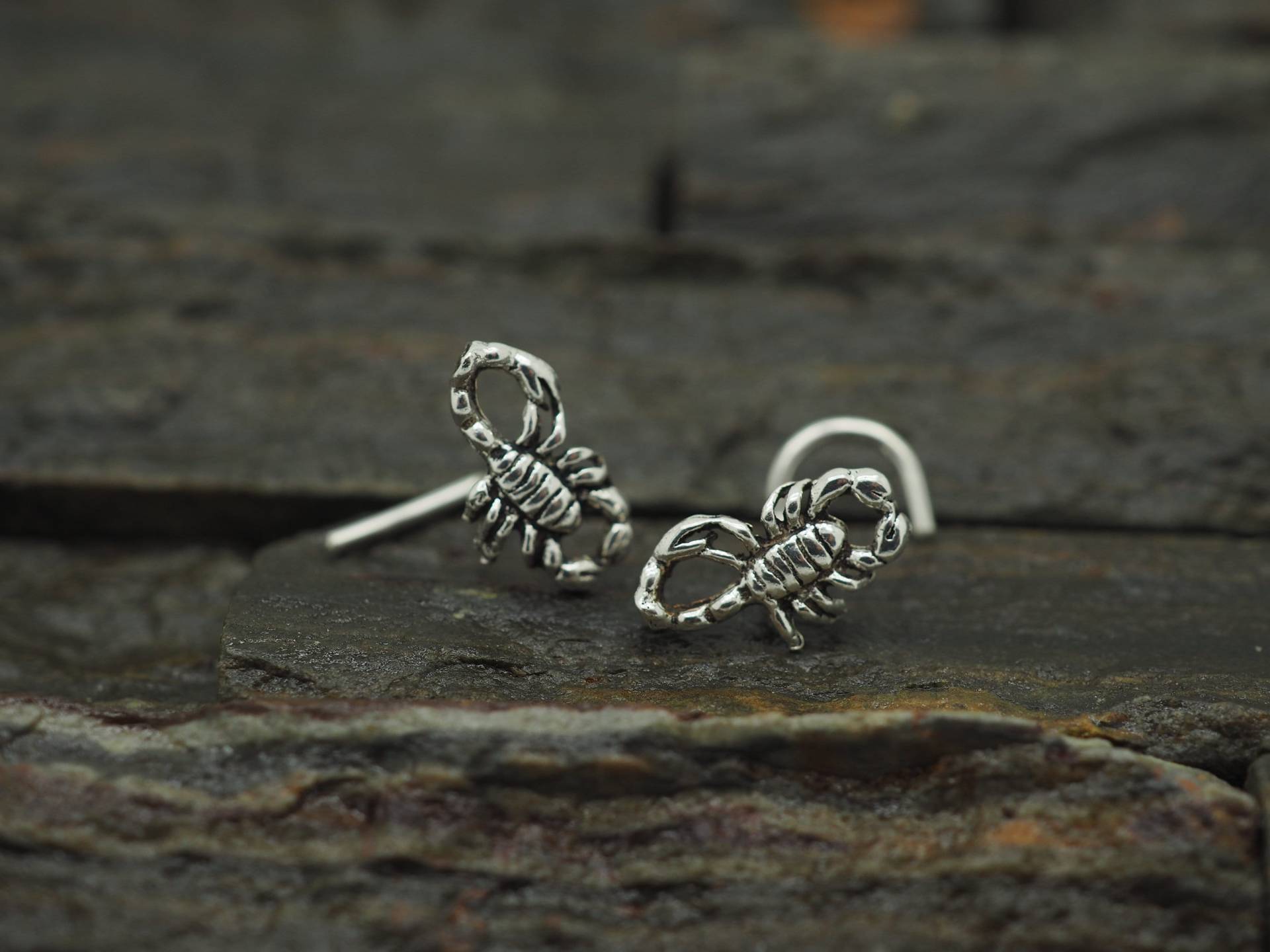 Mini Skorpion Sterling Silber Nasenstecker - Body Piercing Schmuck Mini Skorpion Sterling Silber Nasenstecker - Body Piercing Schmuck von MinimalJewelrybyJK