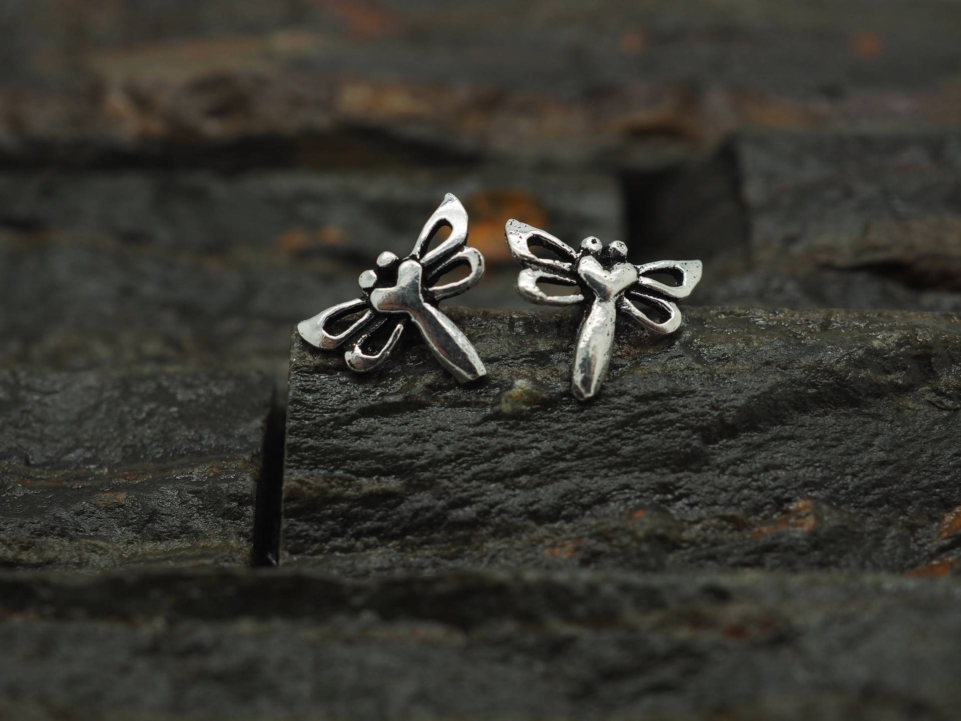 Oxidierte Sterling Silber Libelle Ohrstecker Oxidierte Sterling Silber Libelle Ohrstecker von MinimalJewelrybyJK