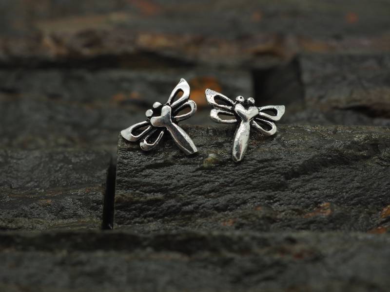 Oxidierte Sterling Silber Libelle Ohrstecker Oxidierte Sterling Silber Libelle Ohrstecker von MinimalJewelrybyJK