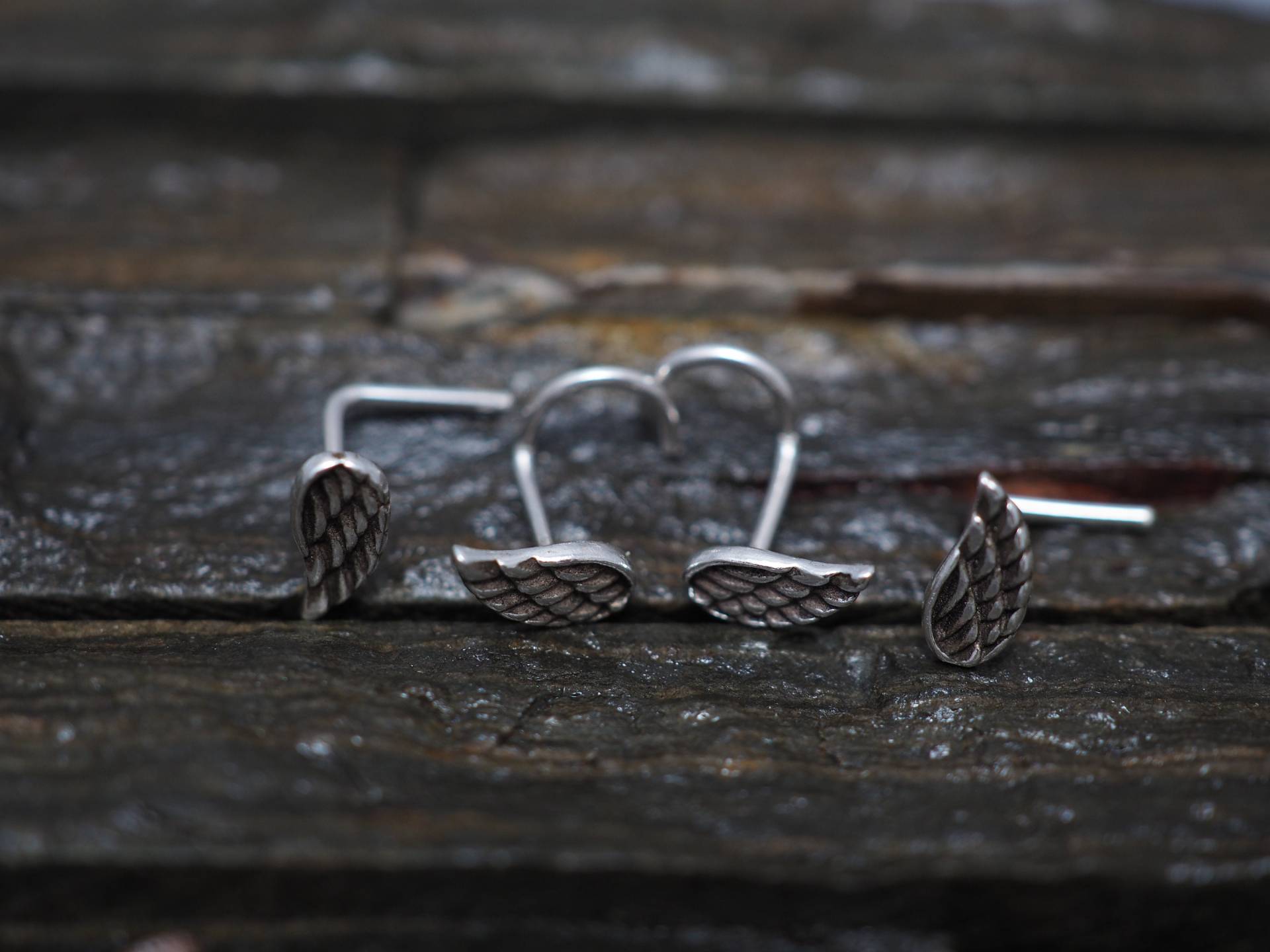 Oxidierter Sterling Silber Engel Flügel Nasenstecker - 18/20 Gauge Oxidierter Sterling Silber Engel Flügel Nasenstecker - 18/20 Gauge von MinimalJewelrybyJK
