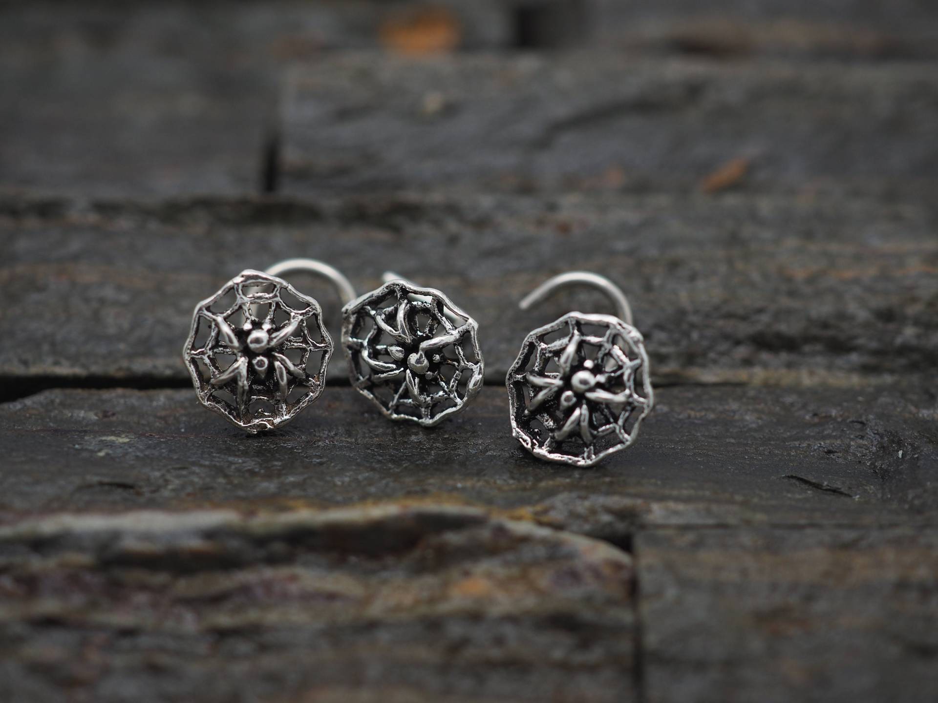 Oxidierter Sterling Silber Spinnennetz Nasenstecker - 20 Gauge Oxidierter Sterling Silber Spinnennetz Nasenstecker - 20 Gauge von MinimalJewelrybyJK